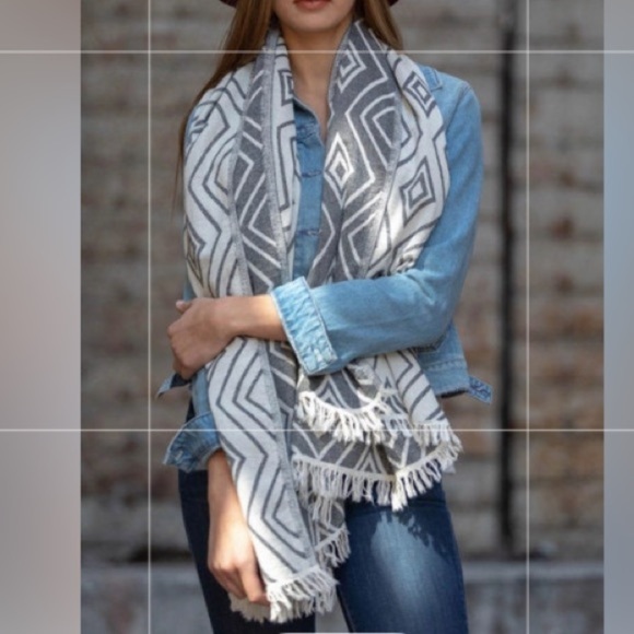 Free Form Diamonds Wrap Scarf Versatile Textile Blue Jacquard Loom Hand Crafted - Picture 7 of 11